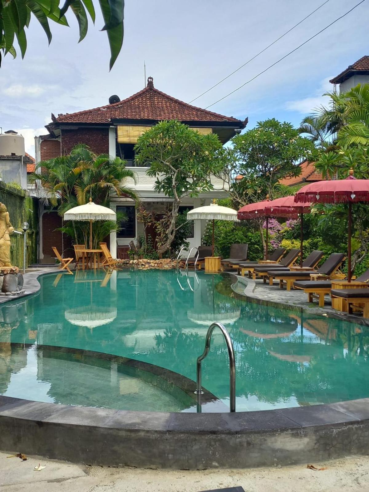 Berlian Inn Kuta Beach Exteriör bild