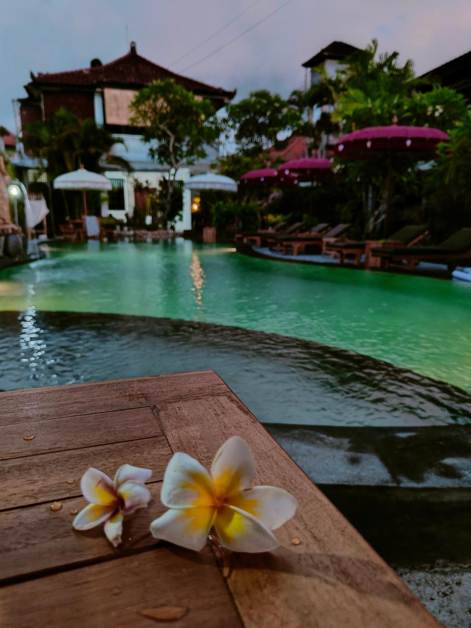 Berlian Inn Kuta Beach Exteriör bild